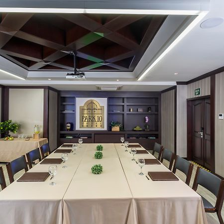 Hotel Park10 Medellin Bagian luar foto Meeting room
