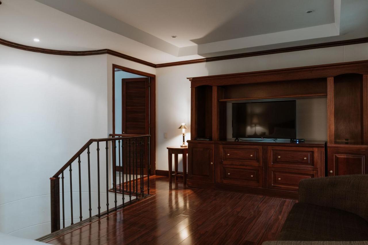 Hotel Park10 Medellin Bagian luar foto A 3D rendering of a living room
