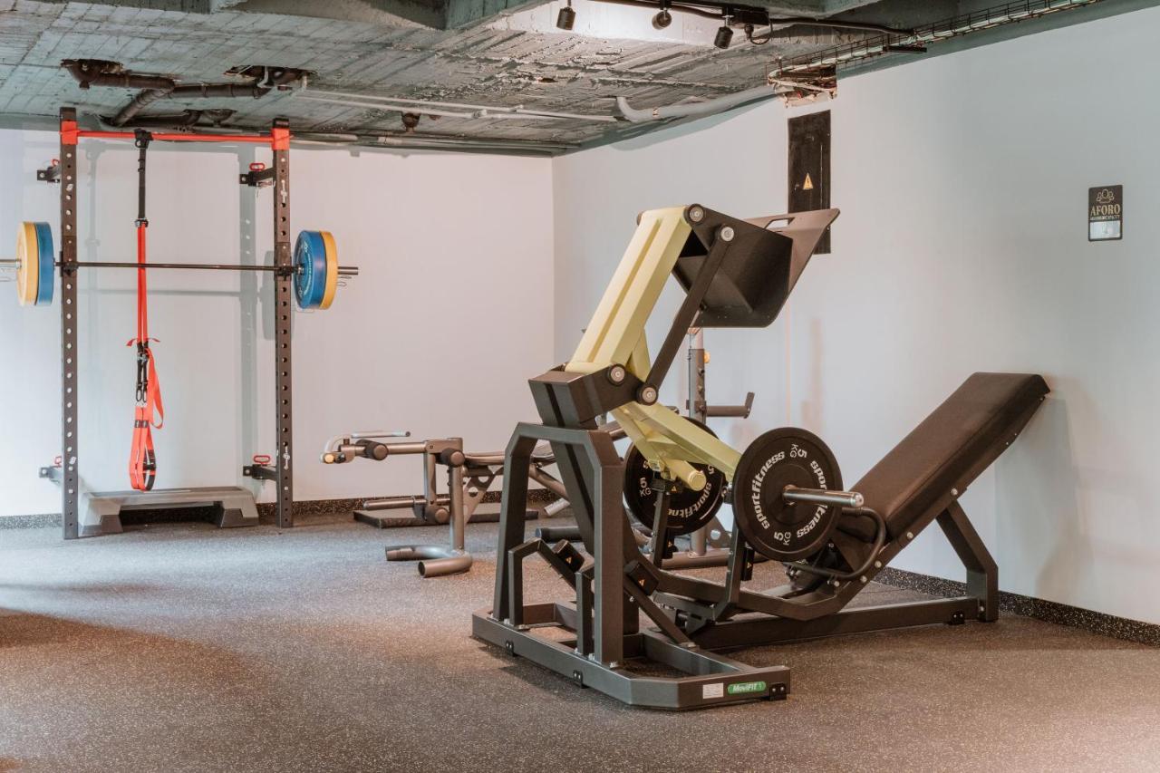Hotel Park10 Medellin Bagian luar foto Leg press machine