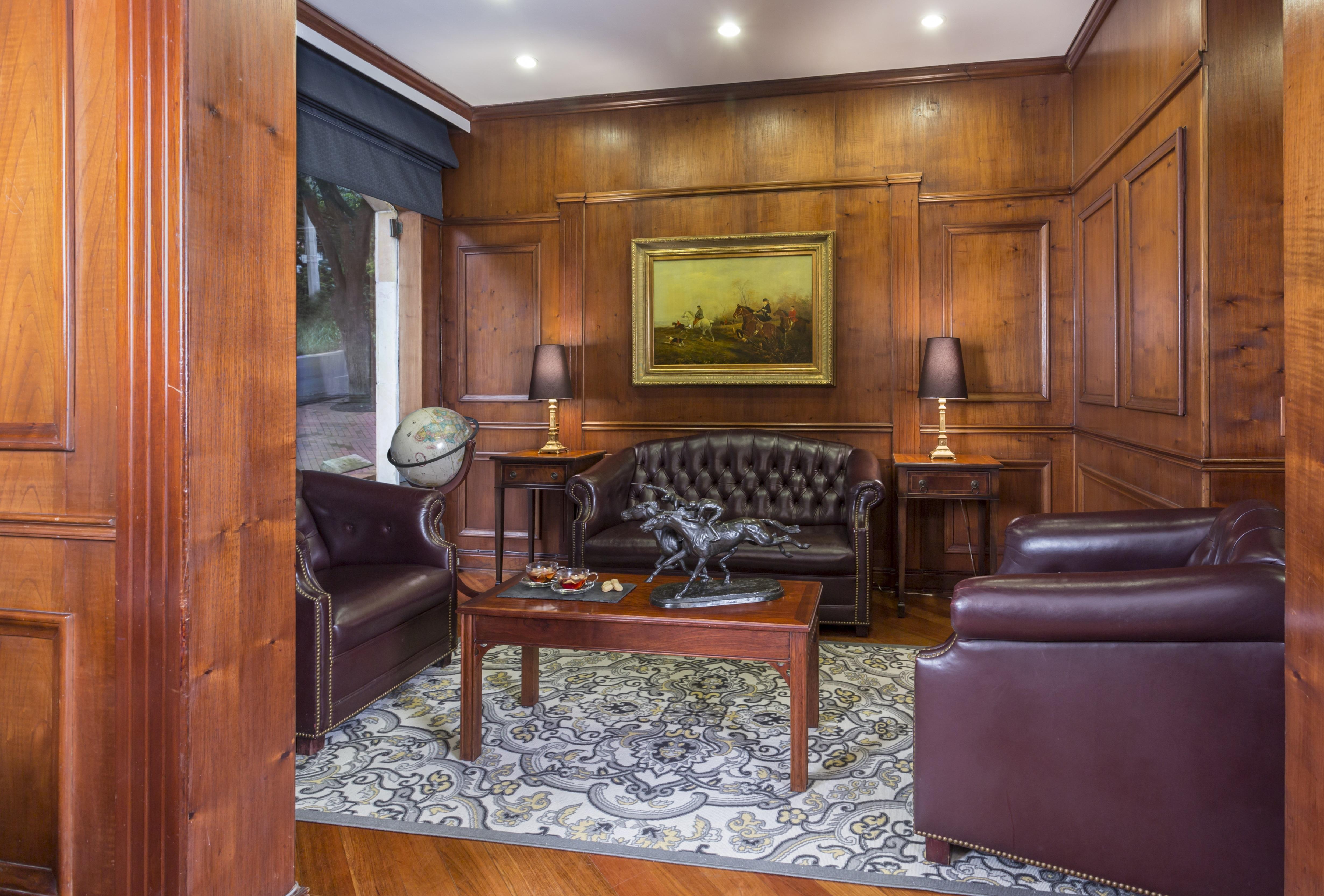 Hotel Park10 Medellin Bagian luar foto The library