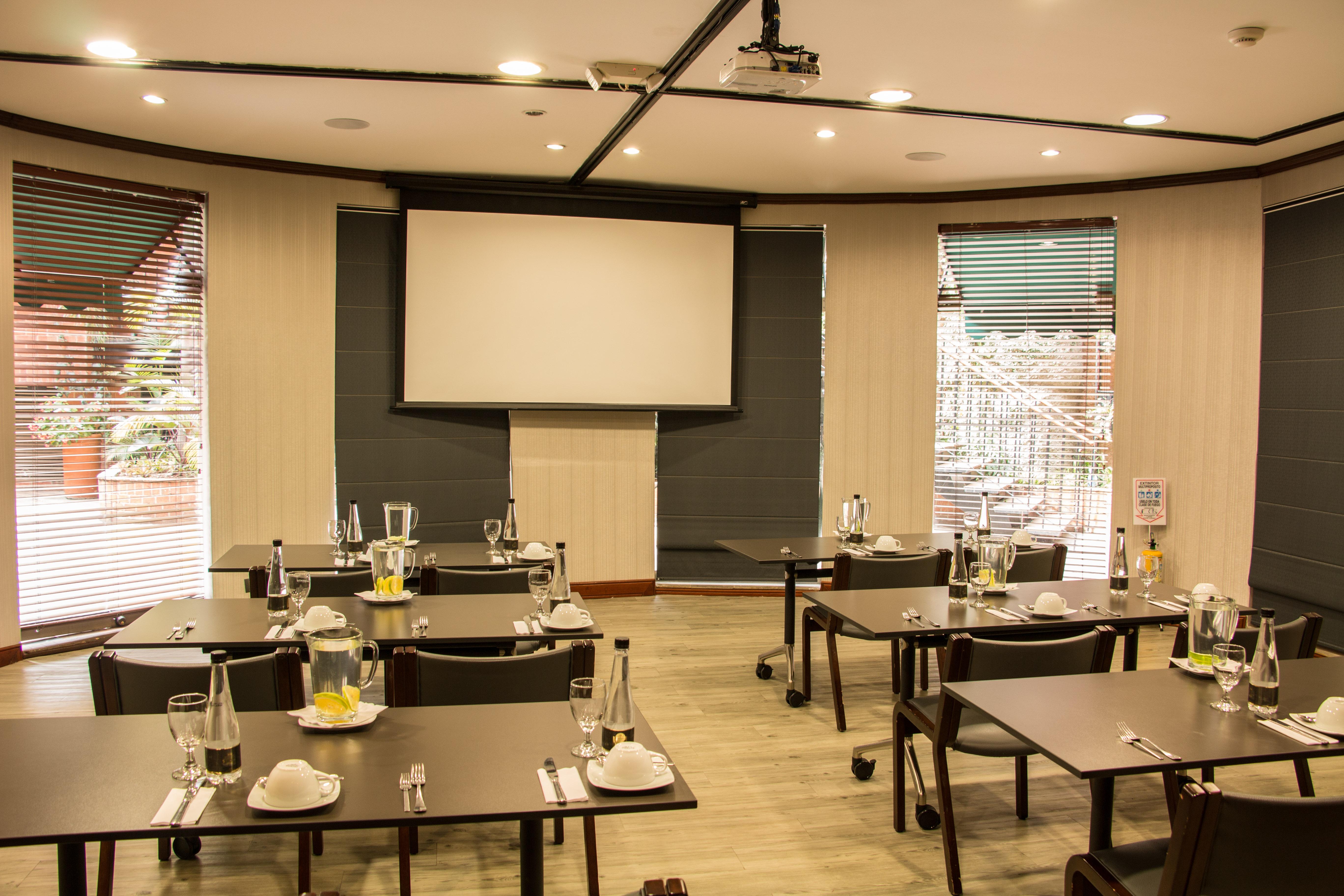 Hotel Park10 Medellin Bagian luar foto The meeting room