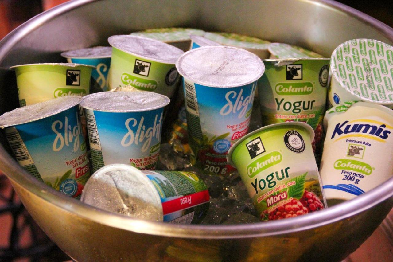 Hotel Park10 Medellin Bagian luar foto Yogurt