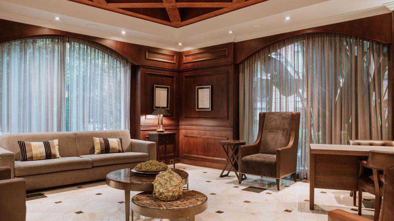 Hotel Park10 Medellin Bagian luar foto The interior of the club