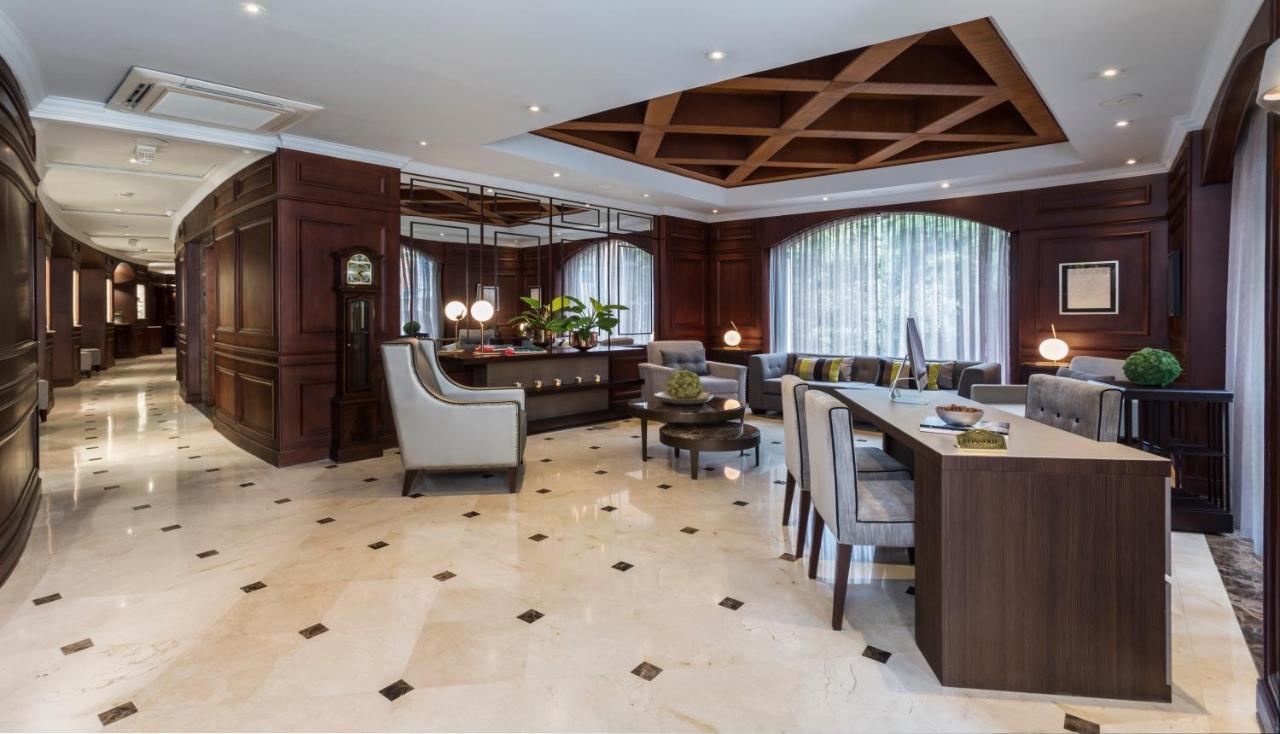 Hotel Park10 Medellin Bagian luar foto The lobby of the hotel