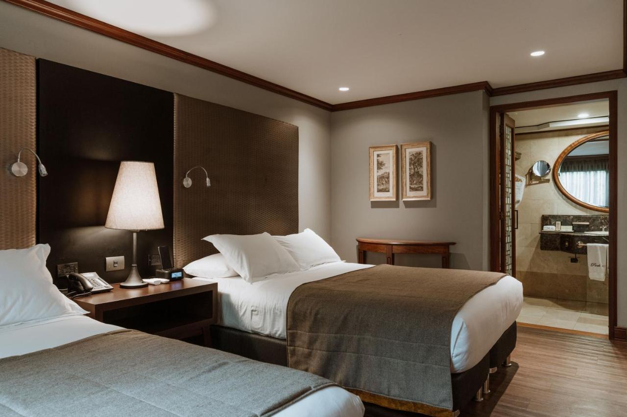 Hotel Park10 Medellin Bagian luar foto