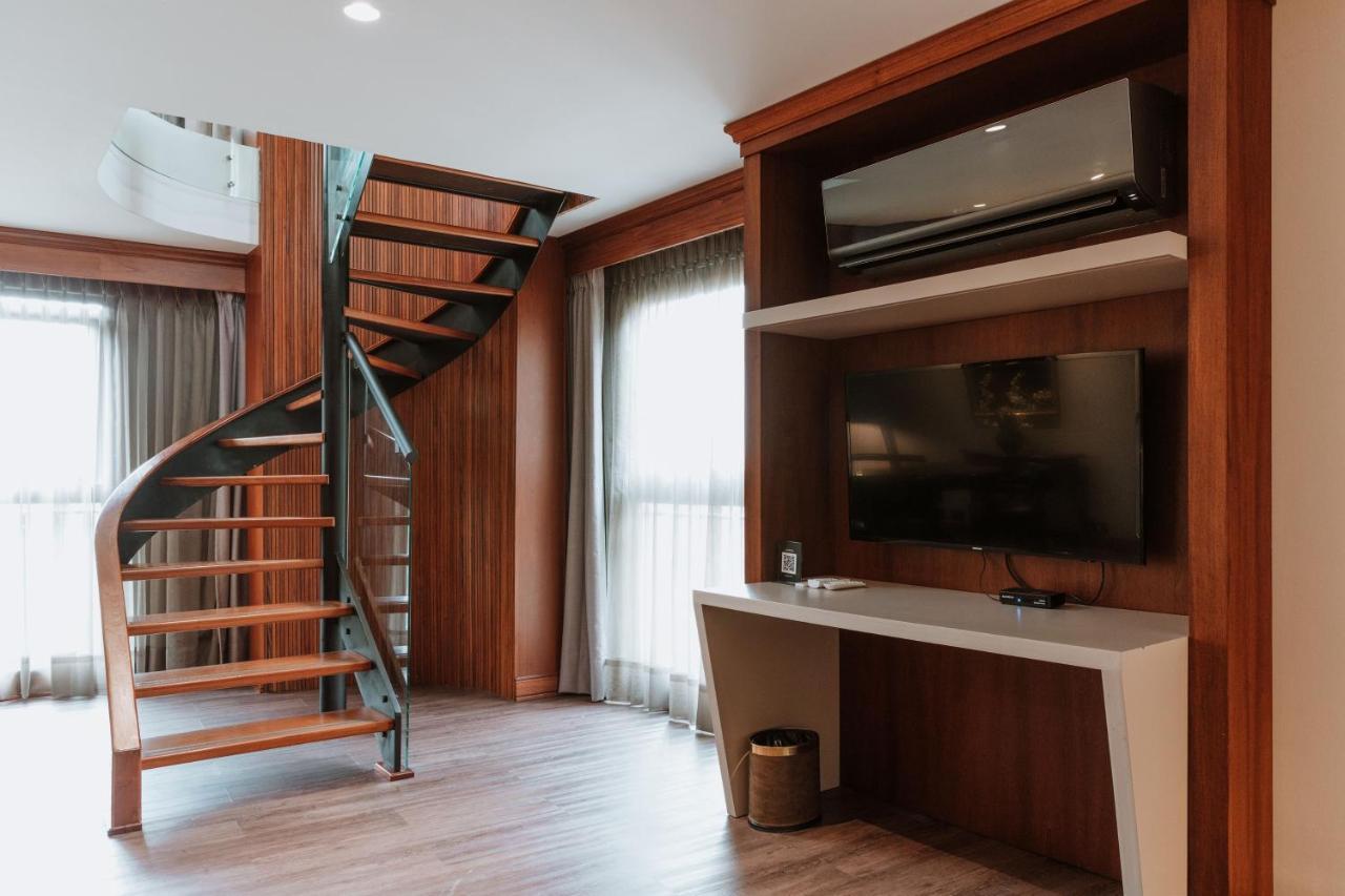 Hotel Park10 Medellin Bagian luar foto Interior of a suite