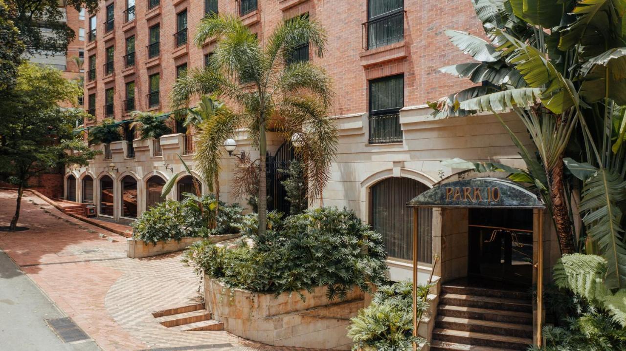 Hotel Park10 Medellin Bagian luar foto The entrance to the hotel