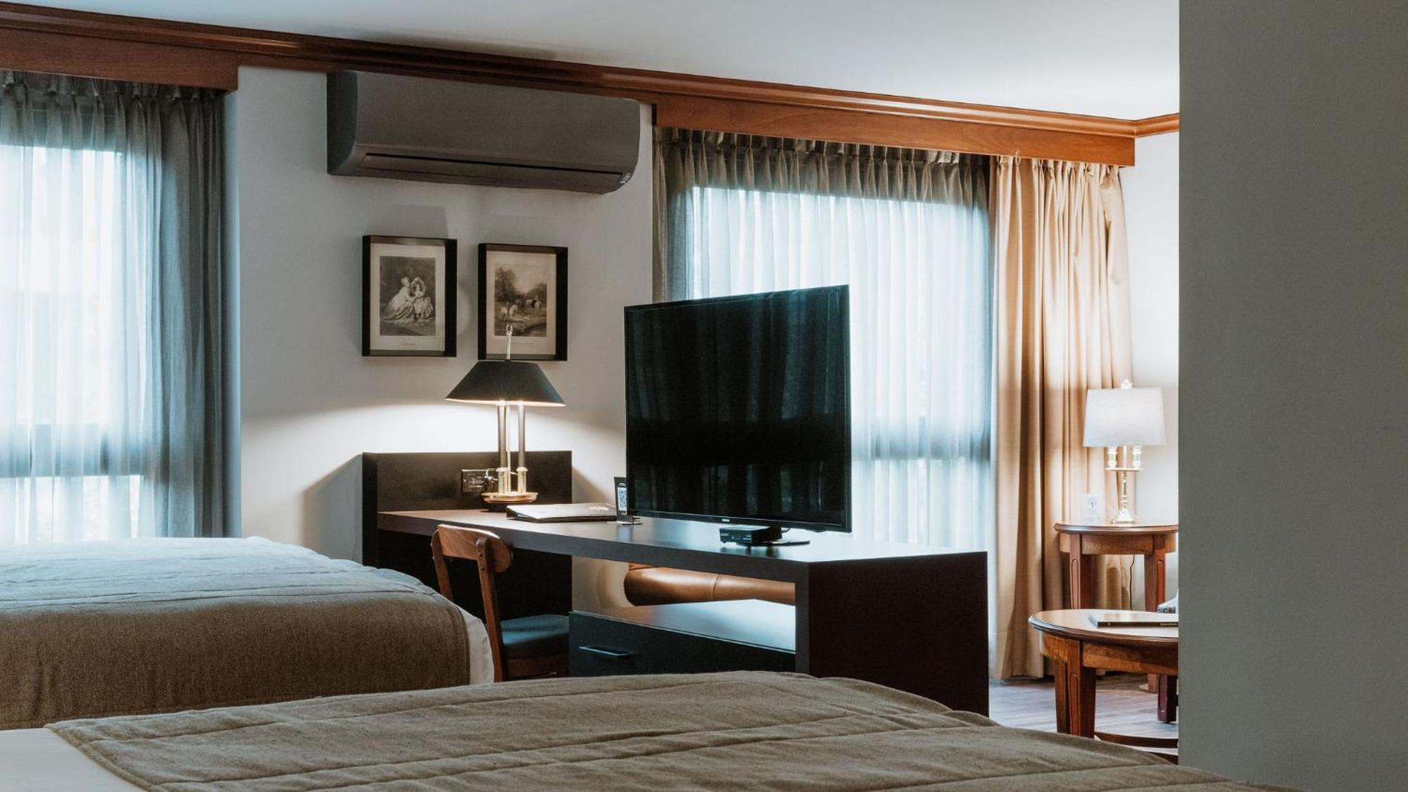 Hotel Park10 Medellin Bagian luar foto A room at the hotel
